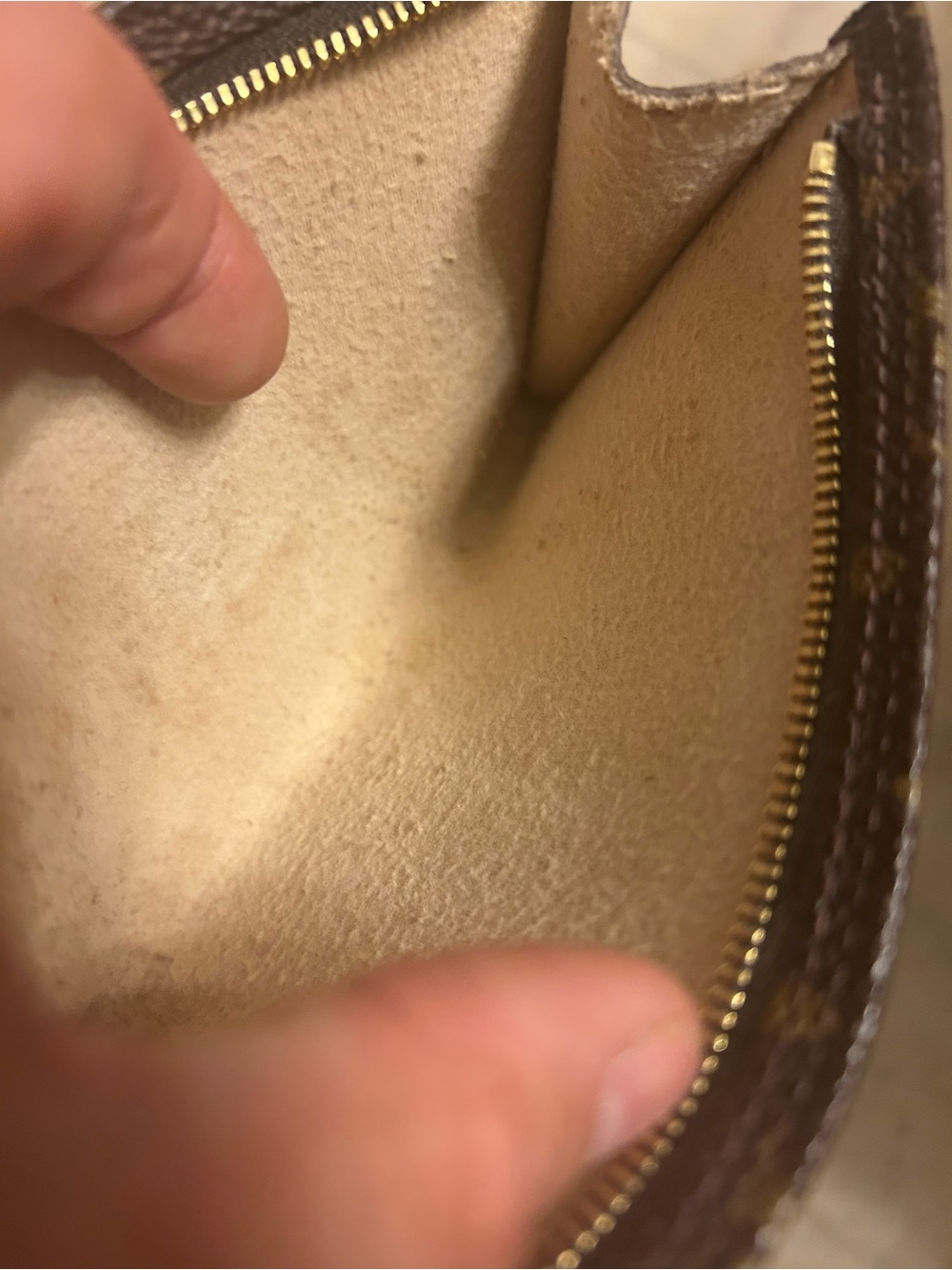 Louis Vuitton Pouch Vintage comes with coa. with unbranded chain - Picture 6 of 10